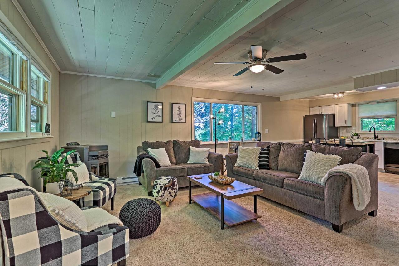 Modern East Stroudsburg Home With Deck And Gas Grill! Exteriör bild