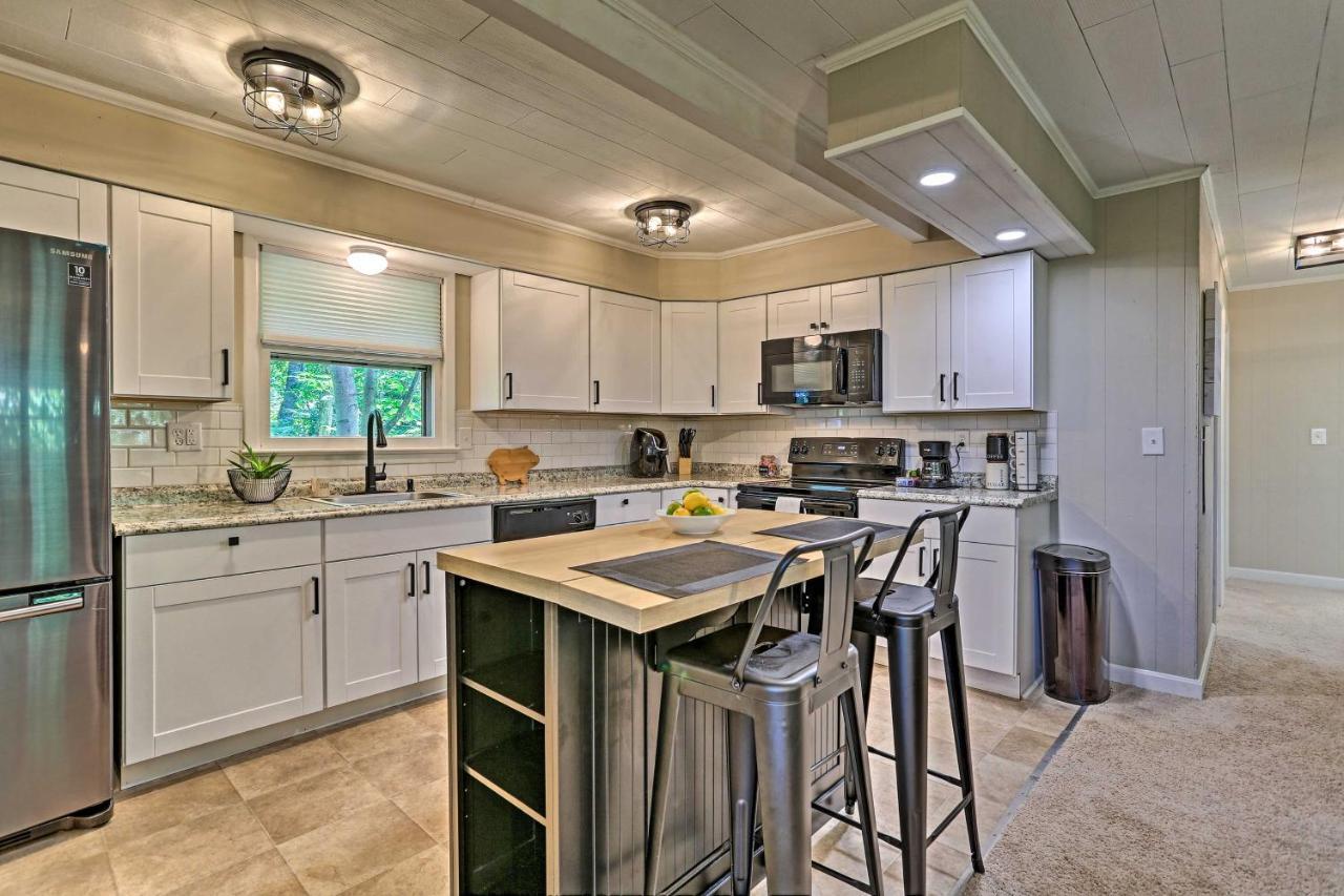 Modern East Stroudsburg Home With Deck And Gas Grill! Exteriör bild