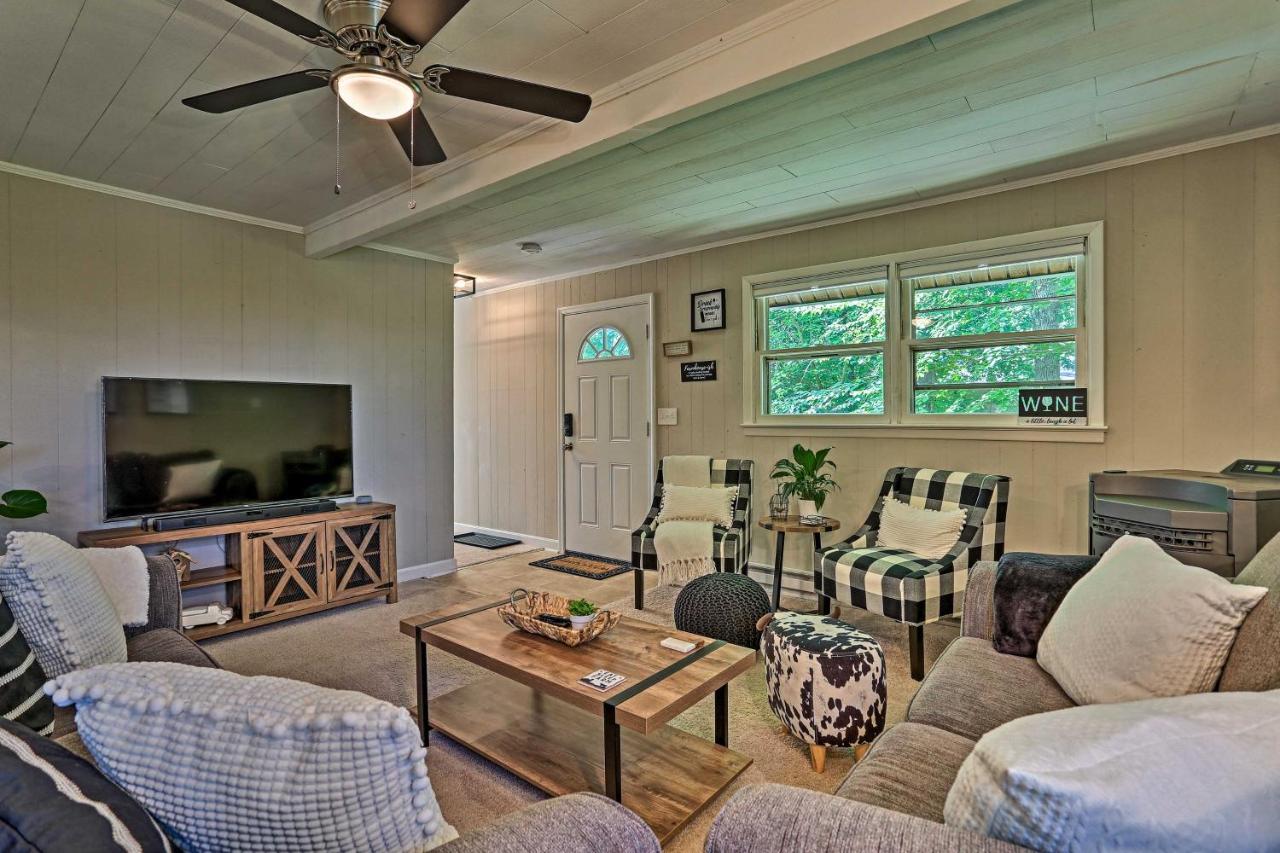 Modern East Stroudsburg Home With Deck And Gas Grill! Exteriör bild