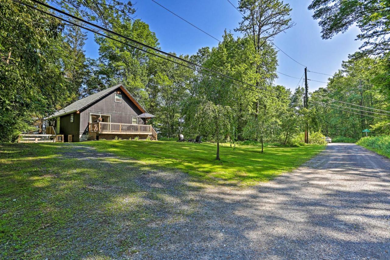 Modern East Stroudsburg Home With Deck And Gas Grill! Exteriör bild