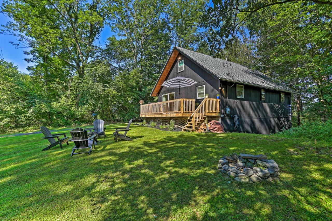 Modern East Stroudsburg Home With Deck And Gas Grill! Exteriör bild