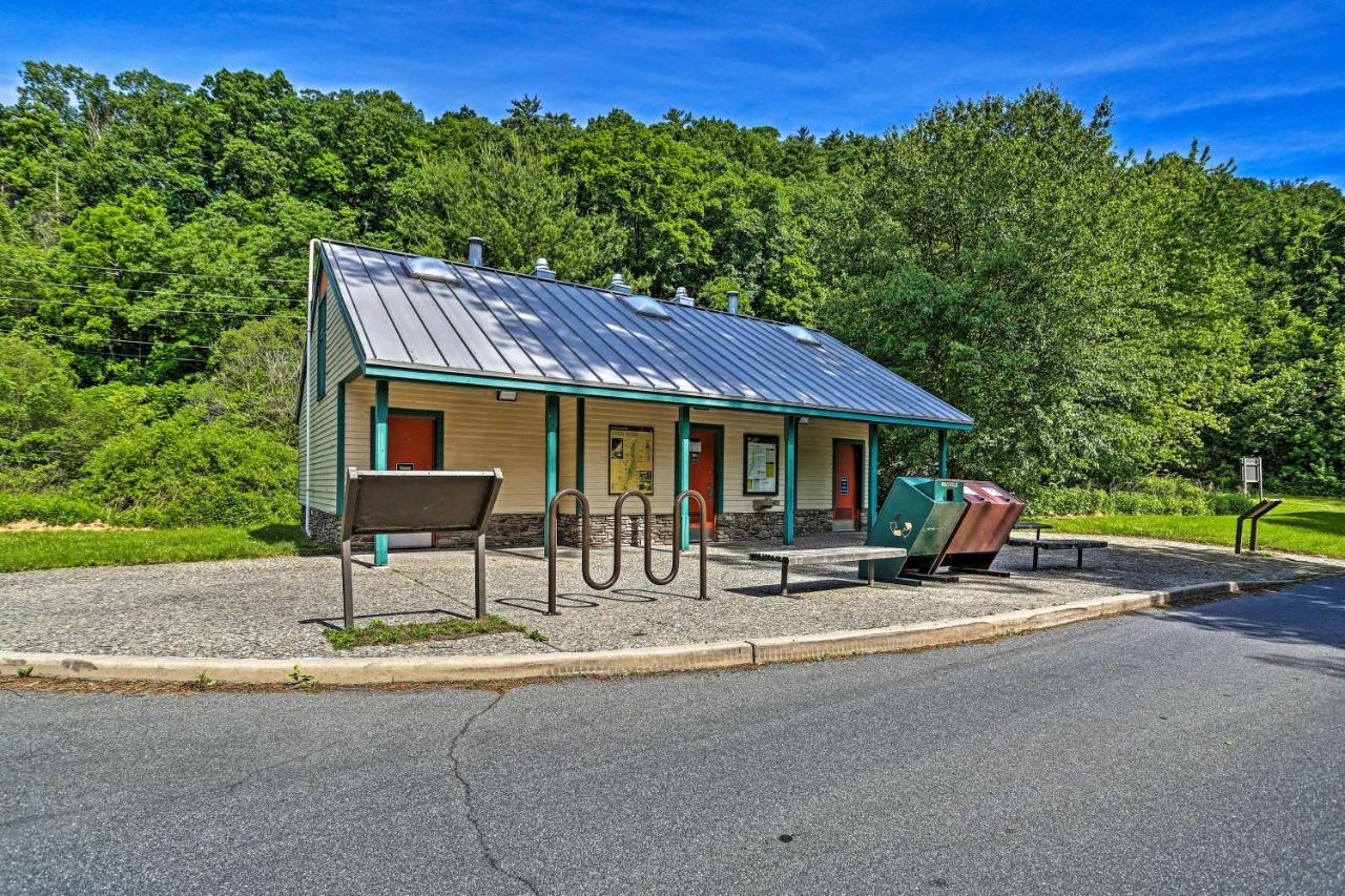 Modern East Stroudsburg Home With Deck And Gas Grill! Exteriör bild